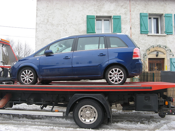 Zafira sur la dépanneuse